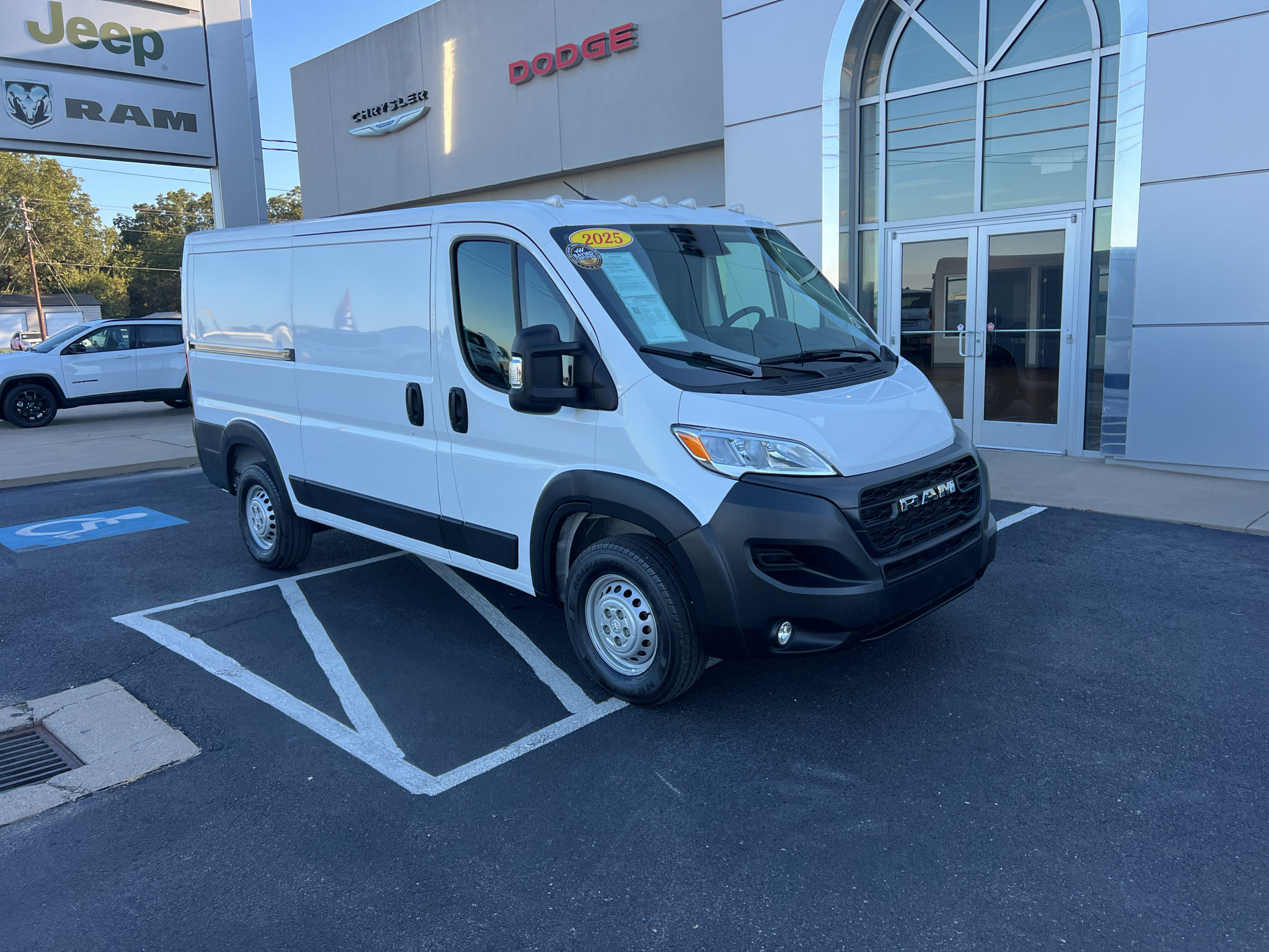 Used 2025 RAM ProMaster 2500 w/ Convenience Group FWD image 1