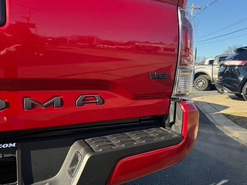 Used 2023 Toyota Tacoma TRD Sport image 9