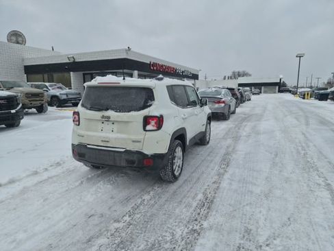 Used 2019 Jeep Renegade Latitude w/ Cold Weather Group image 6
