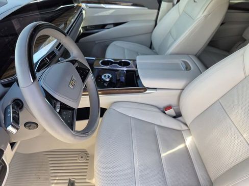Used 2026 Cadillac Escalade Platinum Sport w/ LPO, Floor Liner Package image 9
