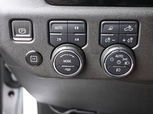 Used 2022 Chevrolet Silverado 1500 RST AWD/4WD image 39