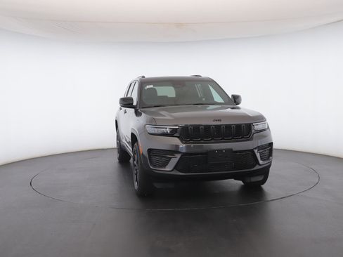 New 2025 Jeep Grand Cherokee Altitude image 37