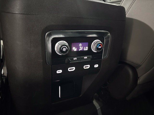 Used 2023 GMC Yukon XL SLT AWD/4WD image 31