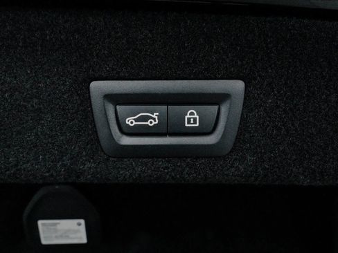 Used 2022 BMW 750i xDrive w/ Executive Package image 48