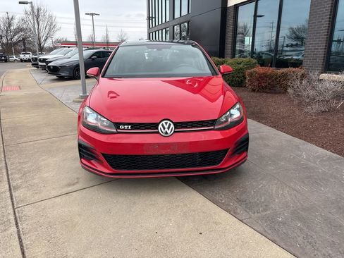 Used 2018 Volkswagen GTI SE image 9