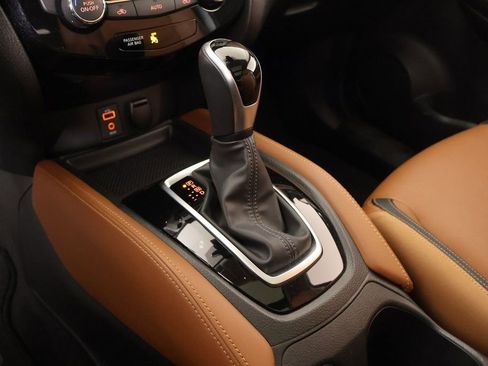 Used 2017 Nissan Rogue SL w/ SL Premium Package image 9