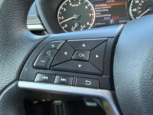 Used 2024 Nissan Altima 2.5 SV FWD image 25