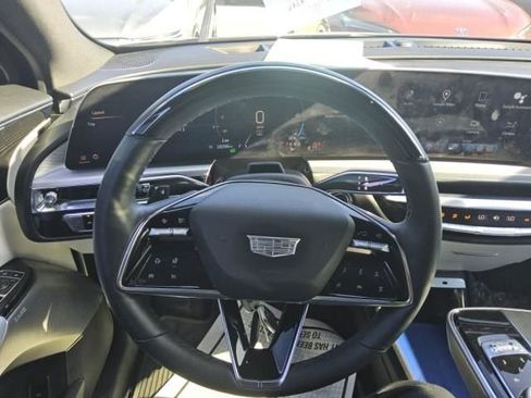 Used 2024 Cadillac Lyriq Luxury RWD image 2