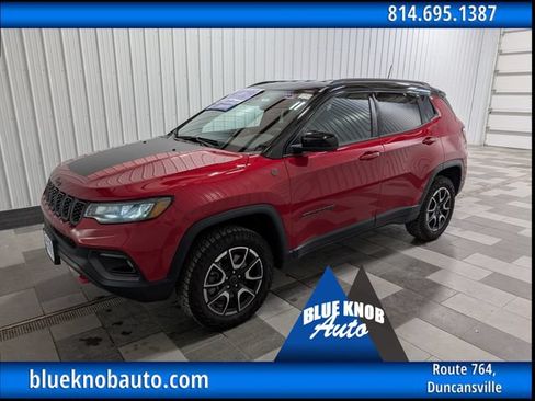 Used 2025 Jeep Compass Trailhawk AWD/4WD image 1