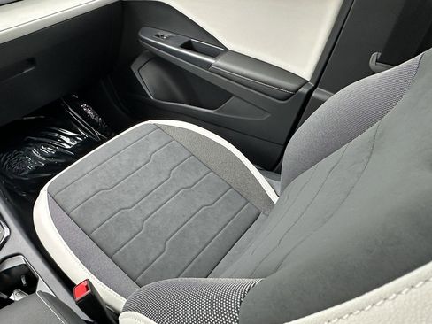 New 2025 Volkswagen Taos SE image 14