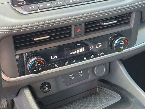 Used 2025 Nissan Rogue SV FWD image 26