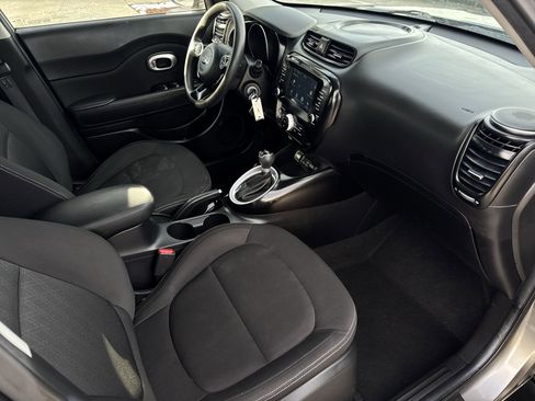 Used 2018 Kia Soul w/ Convenience Package image 29