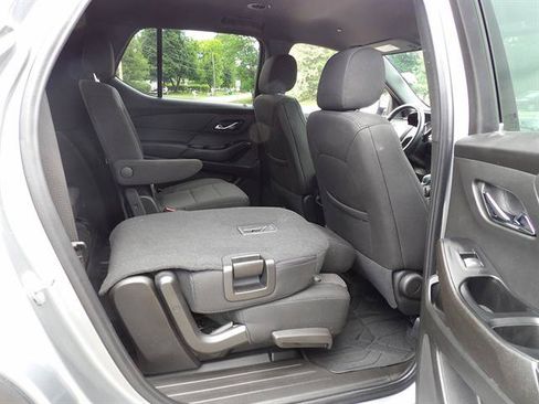Used 2023 Chevrolet Traverse LT AWD/4WD image 37