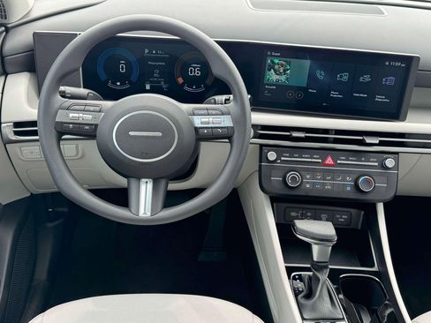 New 2025 Hyundai Tucson SE image 17