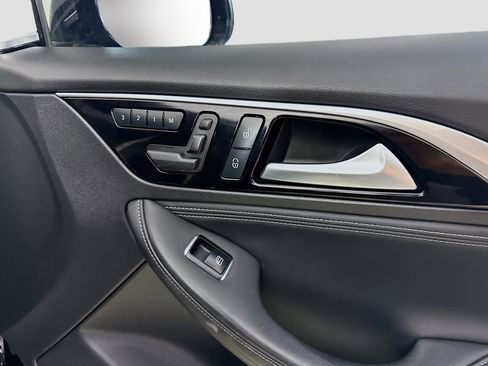 Used 2017 INFINITI QX30 Sport FWD image 30