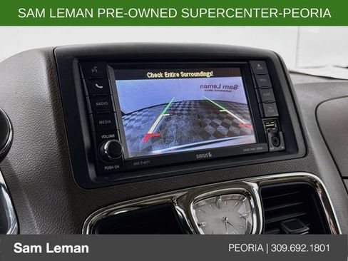 Used 2014 Chrysler Town & Country Touring-L w/ Driver Convenience Group FWD image 13