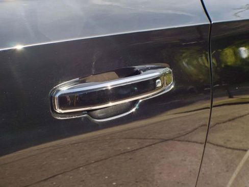 Used 2021 GMC Yukon XL Denali w/ Denali Premium Package image 14