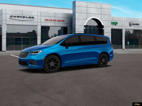 New 2026 Chrysler Pacifica Limited image 2