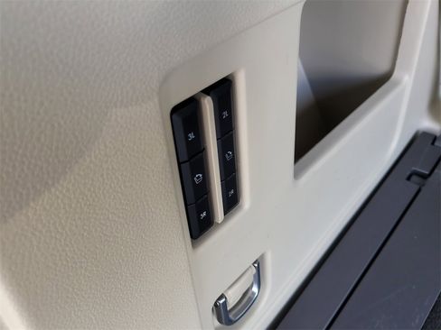 Used 2021 Lincoln Navigator Reserve image 9