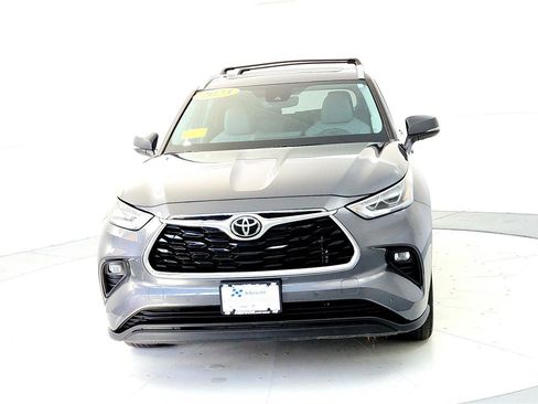 Used 2023 Toyota Highlander Limited image 8