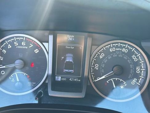 Used 2021 Toyota Tacoma TRD Sport image 19