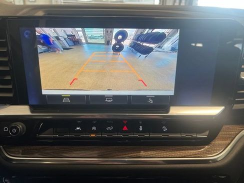 Certified 2022 Chevrolet Silverado 1500 LT w/ Texas Edition Plus AWD/4WD image 22