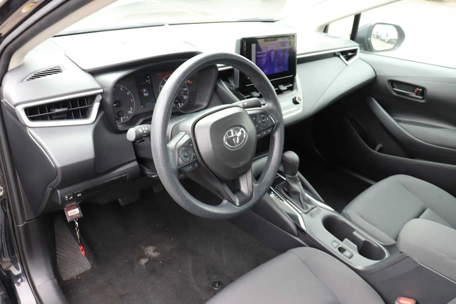 Used 2024 Toyota Corolla LE FWD image 10