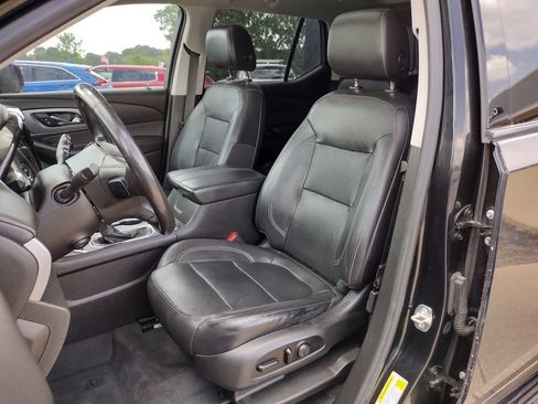 Used 2021 Chevrolet Traverse Premier w/ Redline Edition AWD/4WD image 2