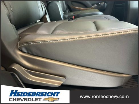 Used 2019 Chevrolet Tahoe Premier AWD/4WD image 38
