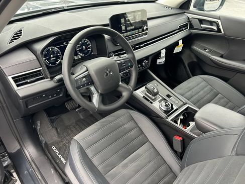 Used 2025 Mitsubishi Outlander SE AWD/4WD image 25