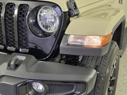 Used 2022 Jeep Gladiator Sport AWD/4WD image 10