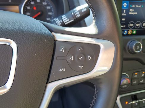 Used 2024 GMC Terrain SLT w/ LPO, Floor Liner Package AWD/4WD image 22