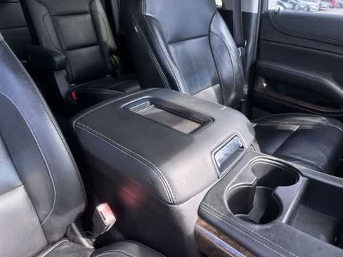 Used 2017 Chevrolet Suburban LT RWD image 30