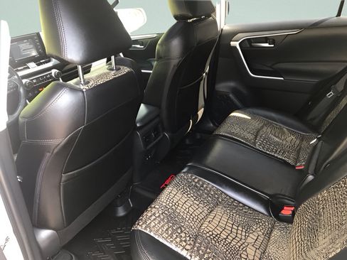 Used 2020 Toyota RAV4 XLE w/ Convenience Package AWD/4WD image 11