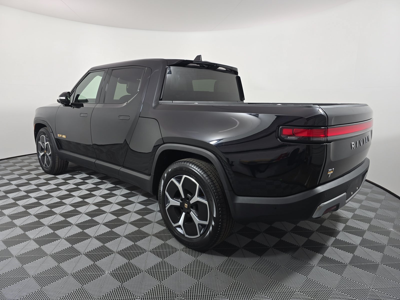 Used 2022 Rivian R1T Adventure AWD/4WD image 3