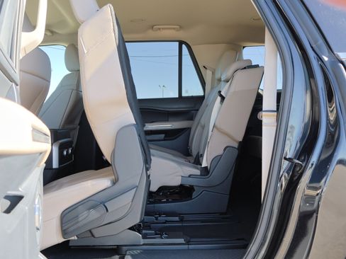 Used 2024 Ford Expedition Max XLT image 33