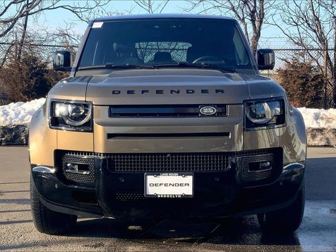 Used 2024 Land Rover Defender 110 X-Dynamic SE image 2