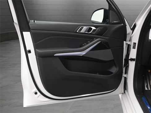 Used 2024 BMW X5 xDrive40i w/ Executive Package image 9