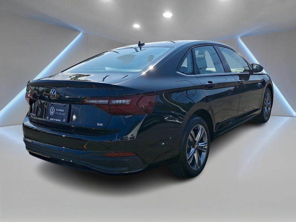 Certified 2023 Volkswagen Jetta SE FWD image 4