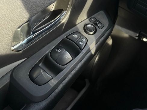 Used 2021 Nissan Kicks SR w/ SR Premium Package FWD image 10