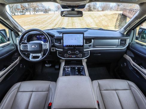 Used 2022 Ford Expedition Max XLT image 2