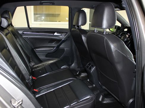 Used 2016 Volkswagen Golf R 4-Door w/ Driver Assistance Package AWD/4WD image 29
