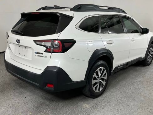 Used 2024 Subaru Outback Premium AWD/4WD image 3