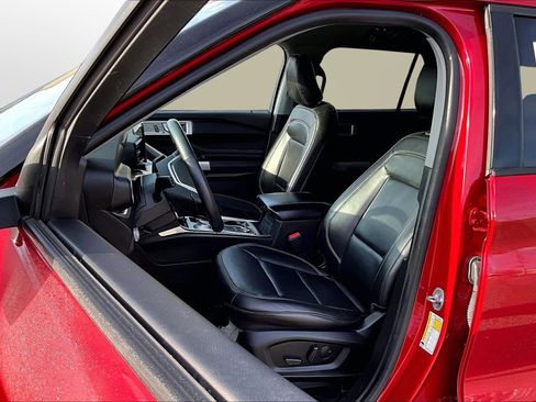 Used 2022 Ford Explorer XLT w/ Equipment Group 202A image 16