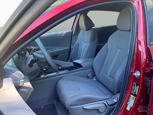 Used 2025 Hyundai Elantra SE w/ Cargo Package FWD image 7