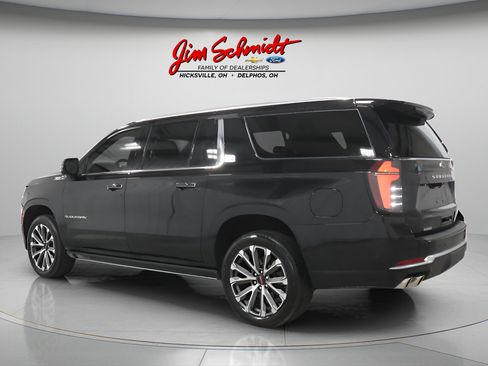 Used 2026 Chevrolet Suburban High Country AWD/4WD image 4