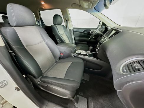 Used 2017 Nissan Pathfinder SV FWD image 29