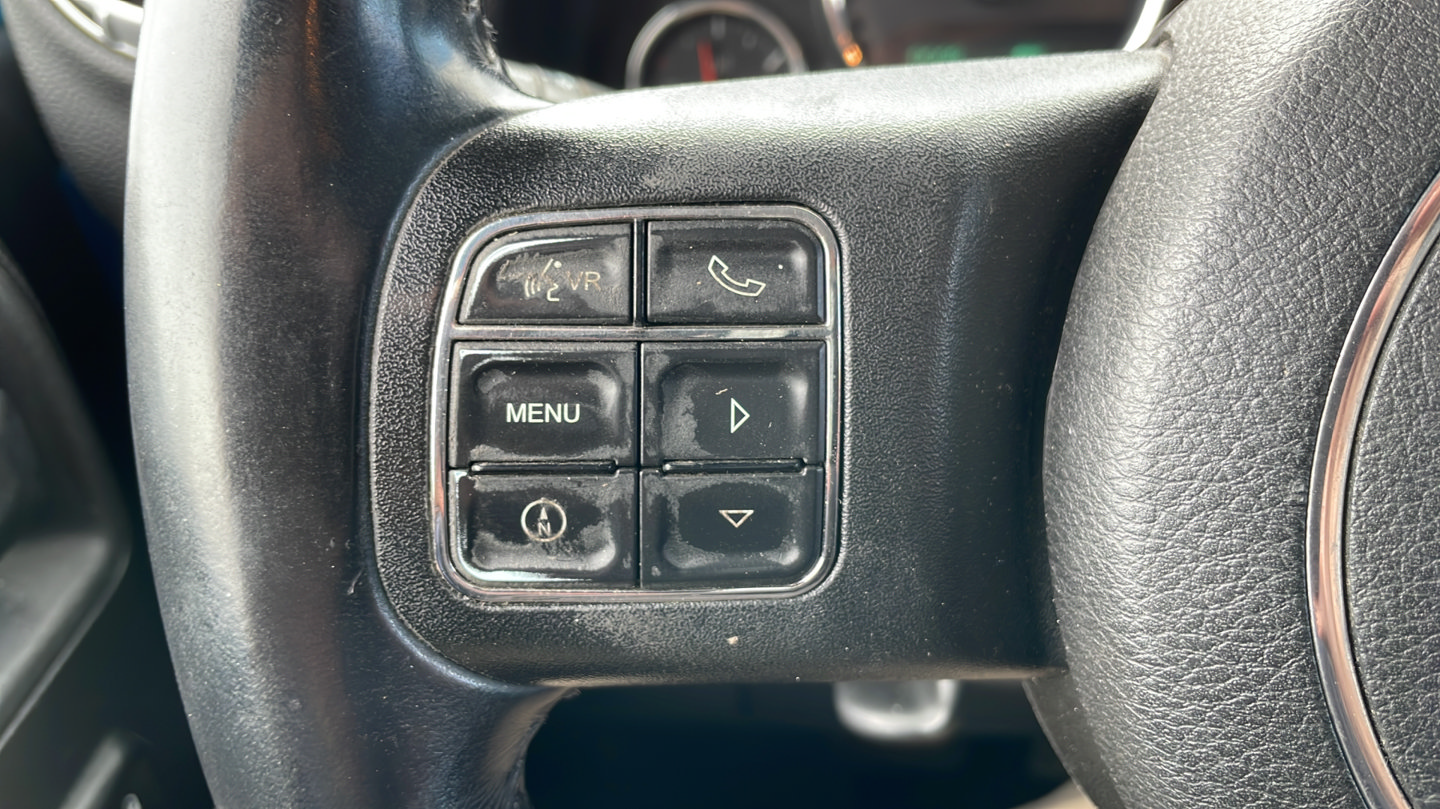 Used 2014 Jeep Wrangler Unlimited Sahara w/ Dual Top Group AWD/4WD image 27