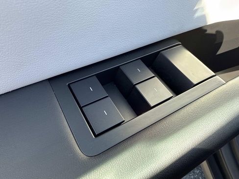 Used 2024 Tesla Cybertruck AWD Crew Cab image 22