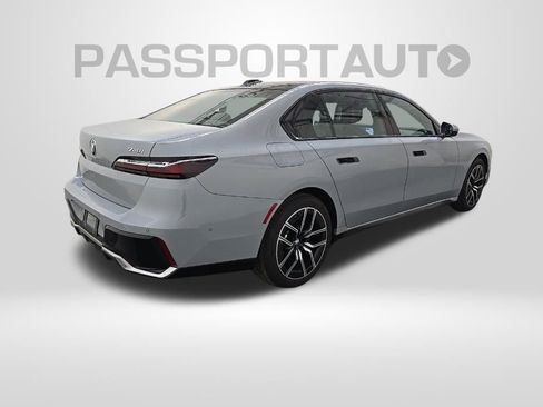 Used 2023 BMW 740i w/ Parking Assistance Package RWD image 5